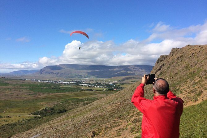 Tandem Paragliding over the Rugged Lava Fields at Blue Mountains - The Group Size and Atmosphere