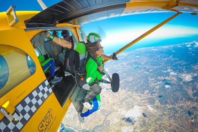 Tandem Skydiving Algarve 10.000ft  3500m - Frequently Asked Questions (FAQs)