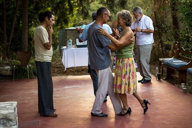 Tango Lessons in Apocoronas Area - FAQs