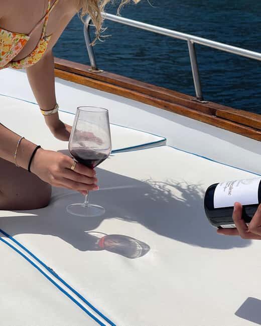 Taormina: Boat Tour with Sicilian Wine Tasting - The Guides and Atmosphere