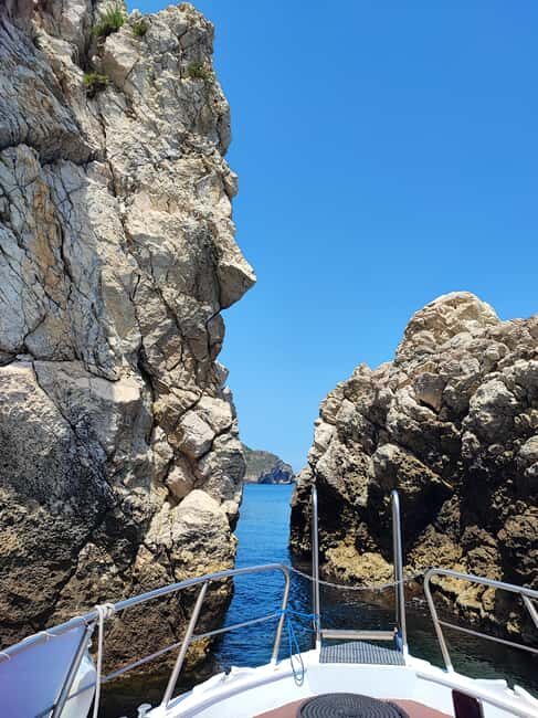 Taormina: Isola Bella and Blue Grotto by boat with masks and mats - Key Points