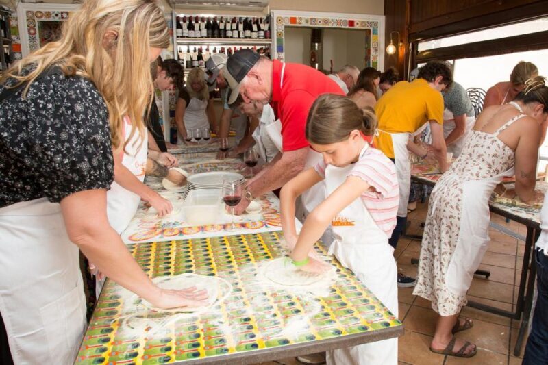 Taormina Pizza making class - Guides and Atmosphere