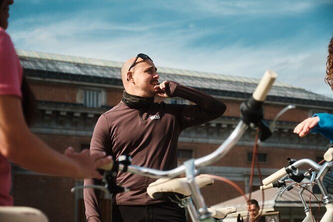 Tapas & Guided tour on a Vintage Bike through Madrid - FAQs