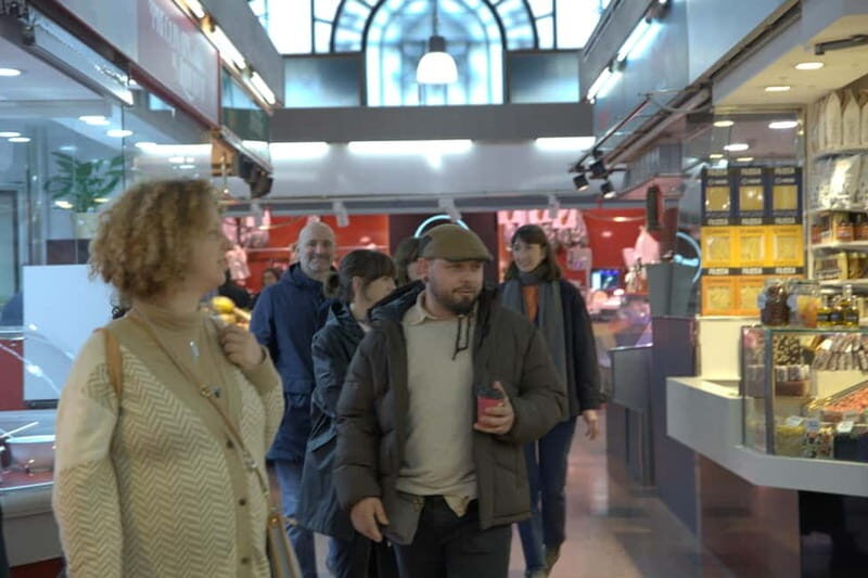 Tapas tour in Gracia quarter: Food, drinks & modernist gems - Discovering Gracia: Neighborhoods, Markets, and Modernist Gems