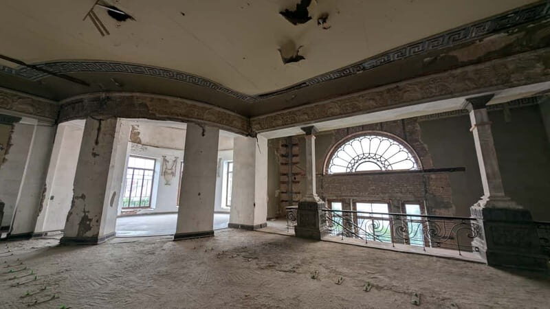 Tbilisi: Abandoned Cinema Tour - Exploring the Abandoned Cinema in Tbilisi: A Deep Dive