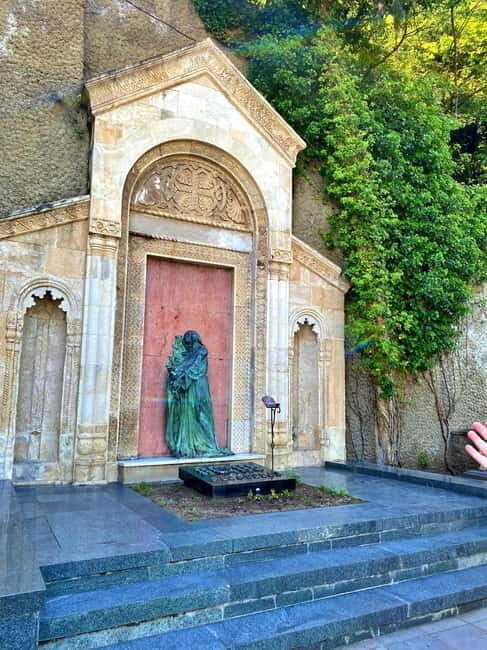 Tbilisi: Mystical Sololaki District and Vera Cemetery Tour - FAQs