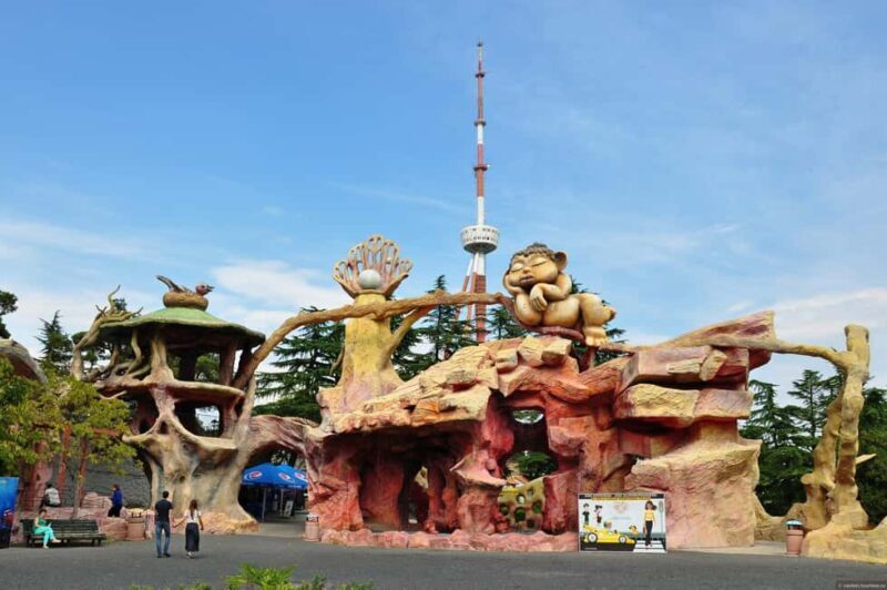 Tbilisi: Private City Tour with Driver and Guide - Transportation and Group Size