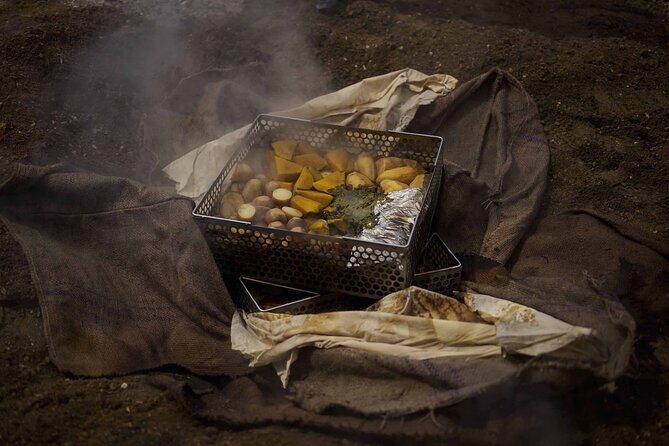 Te Puia: Te P Indigenous Evening Experience with Dinner - Arrival and the Hangi Reveal