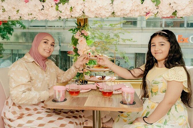 Tea Around Town: Chicago Tea Experience & City Sights - A Closer Look at the Chicago Tea Experience