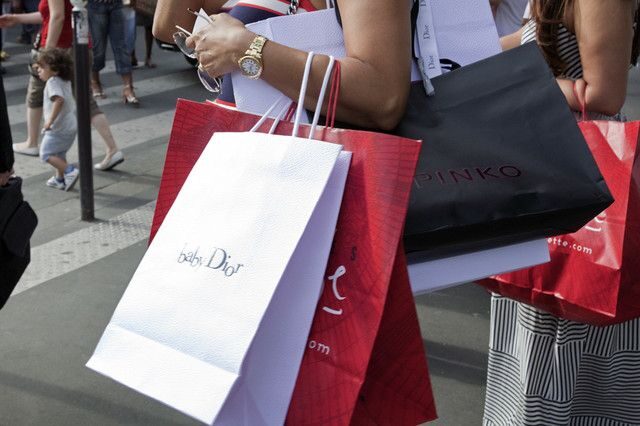 Teen Shopping Tour of Paris, 2.30 hour Walking Tour - The Sum Up