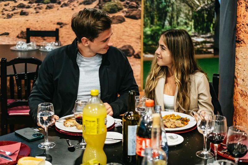 Teide: Guided Sunset & Stargazing Tour by Night with Dinner - Dinner at the National Park restaurant: included and designed for groups