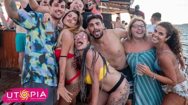 Tenerife: Boat Party with Open Bar and DJs - The Atmosphere and Crowd