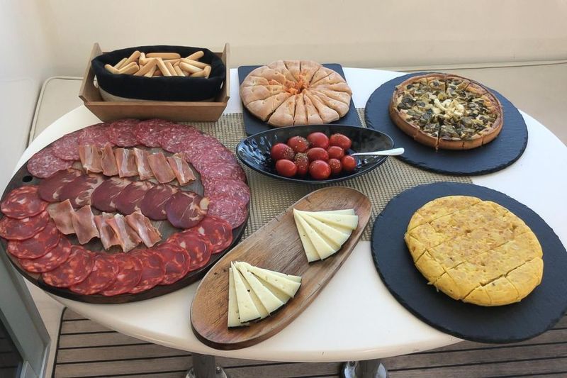 Tenerife: Marine-Life Tour with Transfer, Buffet and Drinks - What to bring (and what to skip)