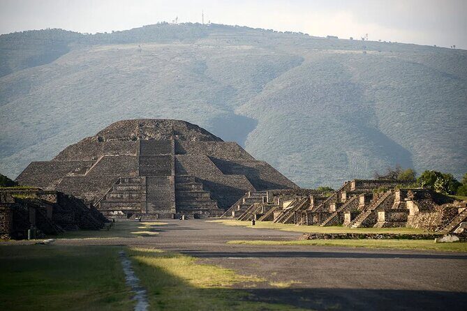 Teotihuacán Pyramids and Basilica shared tour from CDMX - Key Points