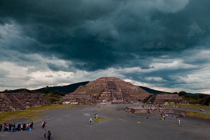 Teotihuacán Pyramids Tour, Guadalupe Sanctuary and 3 cultures - Exploring the Pyramids of Teotihuacán