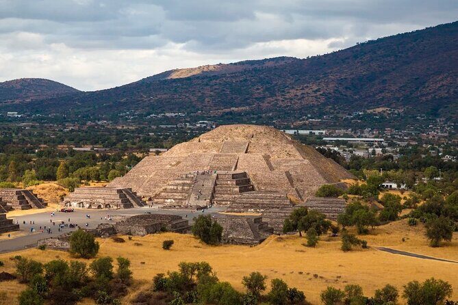 Teotihuacan tour with transportation to your hotel in Mexico City - A Closer Look at the Teotihuacan Tour Experience