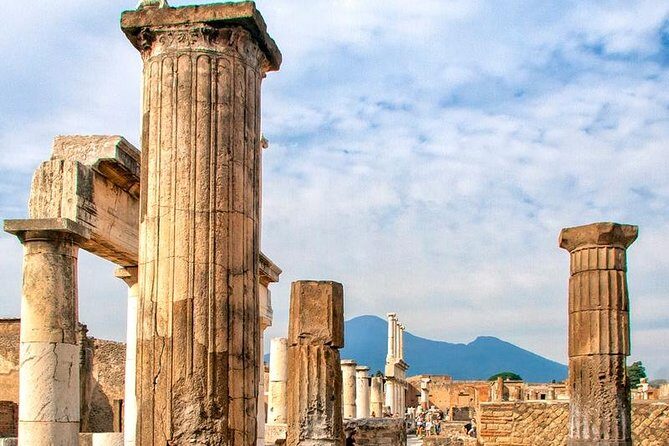 The beauty of Pompeii with a Private Expert Tour Guide / Archaeologist. - Key Points