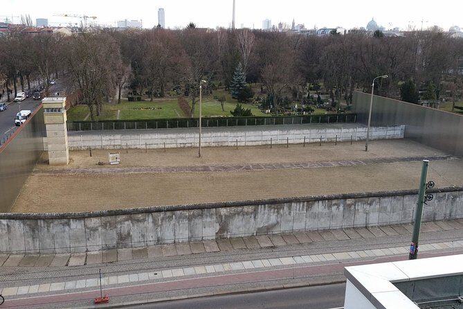 The Berlin Wall / Cold War Berlin (Private 3 Hours Walking Tour) - What the Tour Includes and Excludes