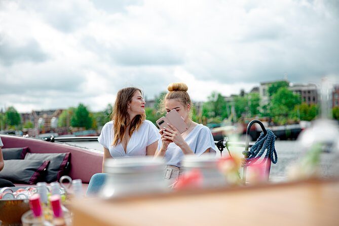 The best boat trip through the Amsterdam canals - The boat and logistics