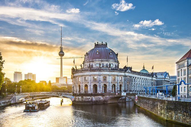 The Best Private Berlin Tour with a Car, Tour Guide and Pick up - Who Will Love This Tour?