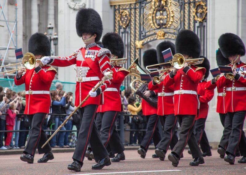 The Changing of the Guard Experience with Thames Boat ride - An Overview of the Tour