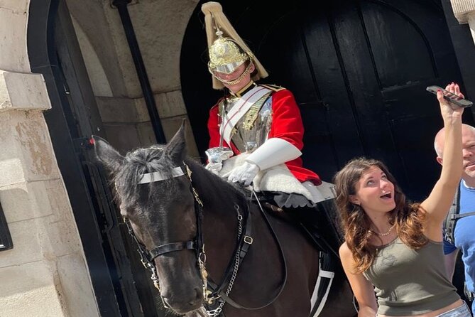 The Changing of the Guard Tour and Buckingham Palace - Stop 2: Westminster Abbey and the surrounding landmarks (without entry)