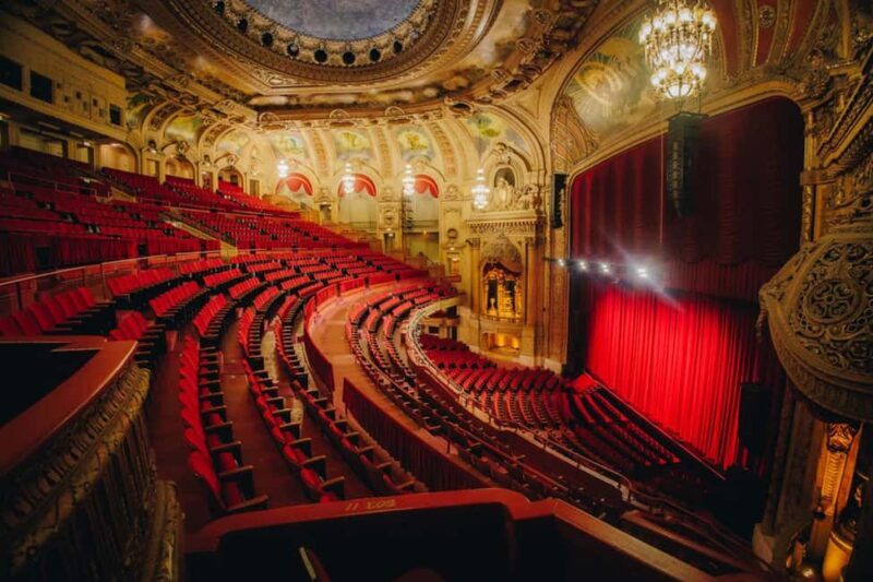 The Chicago Theatre Tour Experience - What You Can Expect from the Chicago Theatre Tour