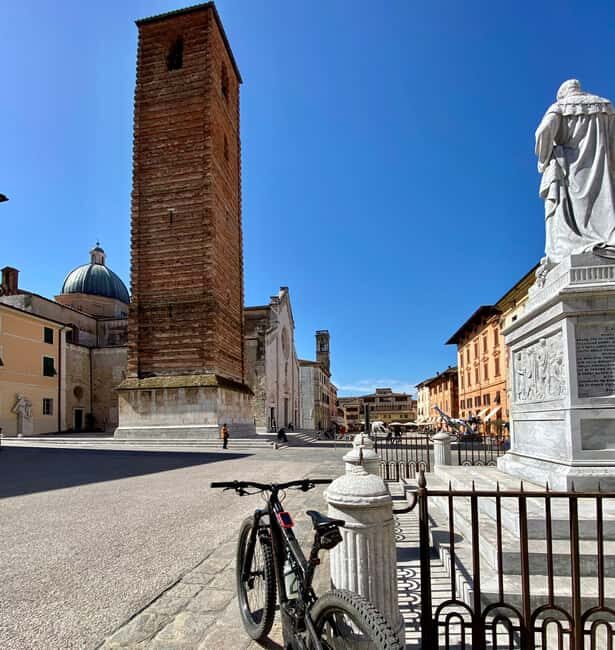 The City of Art "Pietrasanta"- Apuan Alps & sea: E-Bike Tour - Coastal Charm in Forte dei Marmi