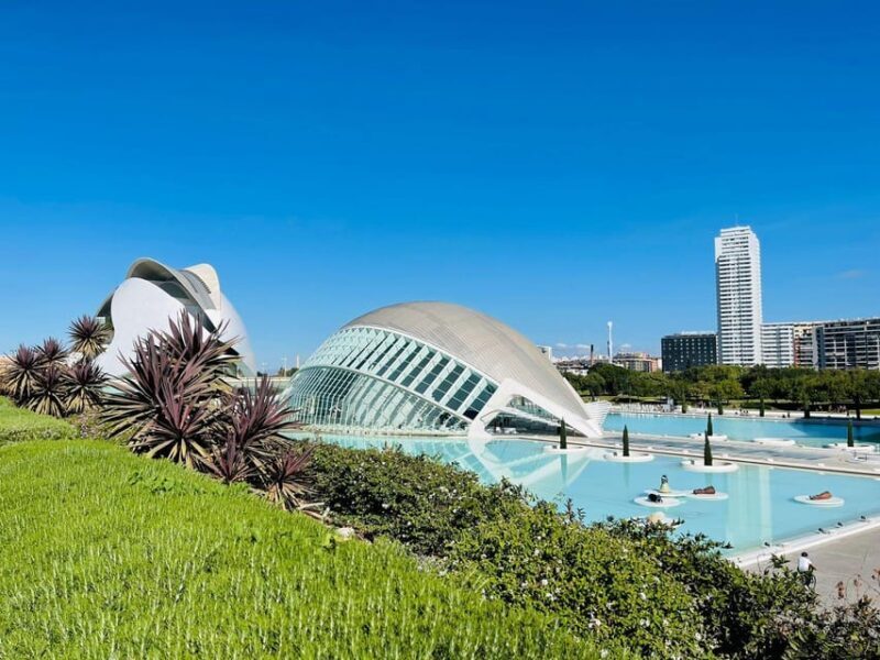 The City of Arts and Sciences in Valencia - Inside or Outside? The Value of This Tour