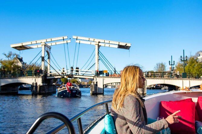 Guided Amsterdam Canal Cruise – Snacks & Drinks on board(1 Hour) - The Guide Experience: Where This Tour Really Shines