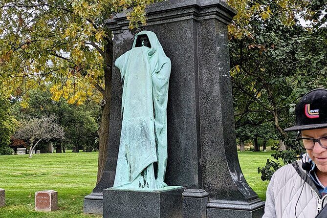 The Deep Pockets Of Graceland Cemetery Walking Tour - FAQs