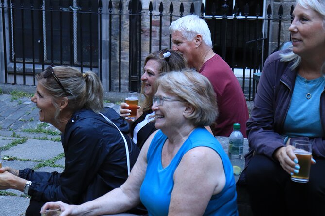 The Edinburgh Literary Pub Tour - Actor guides: comedic chemistry and memorable recitations