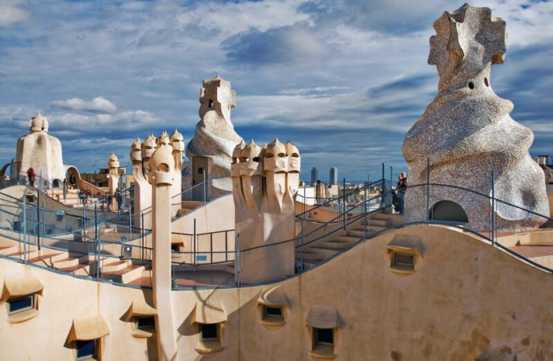 The Genuis of Gaudi & Modernist Architects - Analyzing the Price and Value