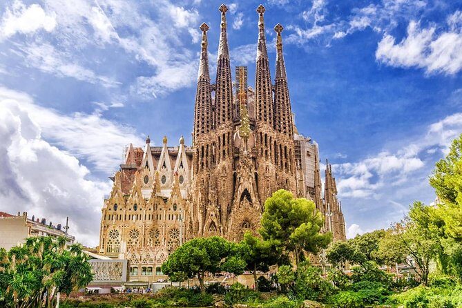 The Glorious Gaudi (Small group): Sagrada Familia & Park Guell - Exploring Gaudi’s Masterpieces with Ease