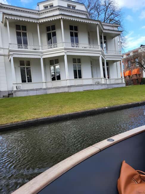 The Hague: Canal Cruise with Live Guide Winter edition - Key Points