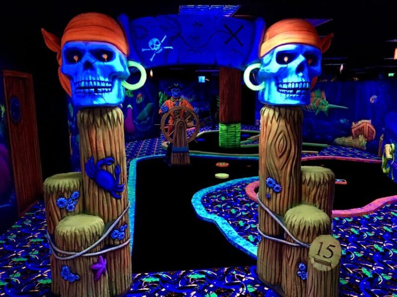 The Hague: Glowgolf Glow in the Dark Indoor Minigolf - Key Points