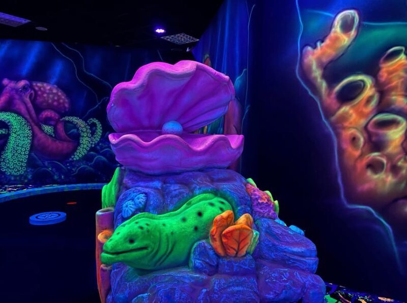 The Hague: Glowgolf Glow in the Dark Indoor Minigolf - What Makes Glowgolf The Hague Stand Out?