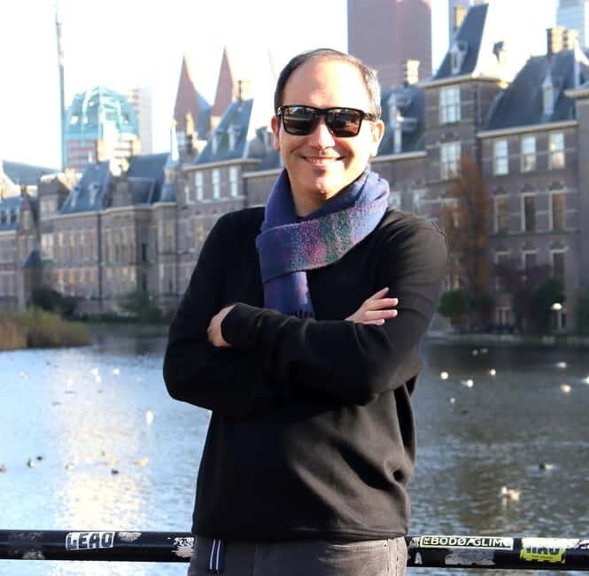 The Hague: History & Architecture Walk - Hofvijver Pond and the Flag Scene