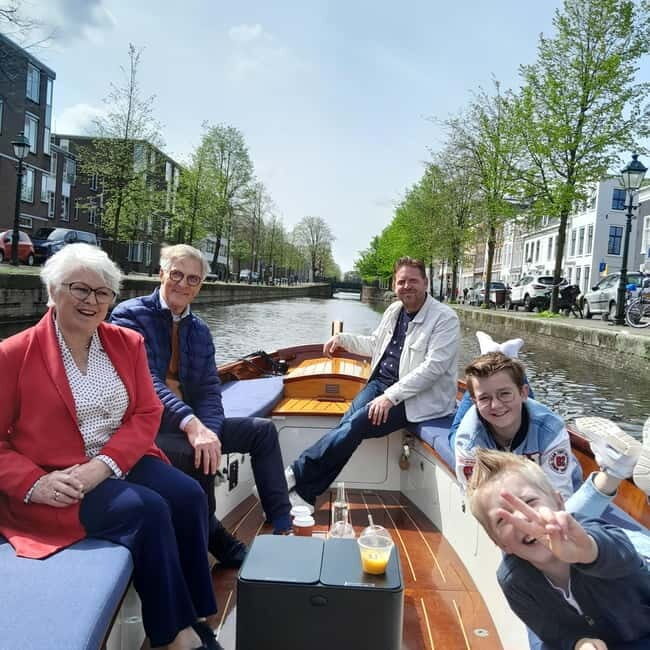The Hague: individual tickets for an electric boattour! - A Deep Dive into the Electric Boattour Experience in The Hague