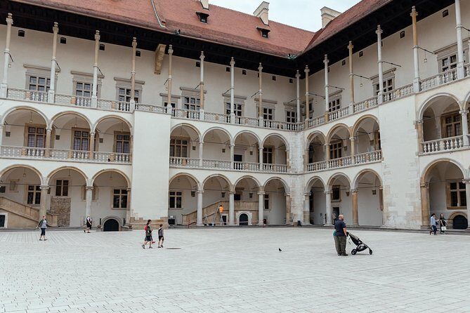 The Heart of Krakow: Old Town & Wawel Castle Private Tour - The Experience: What to Expect