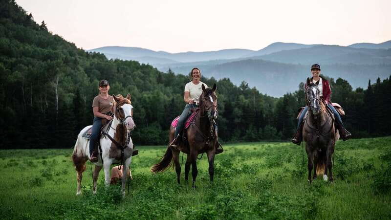 The Montagnarde: Guided horseback ride on mountain trails. - What makes the Montagnarde horseback ride special?