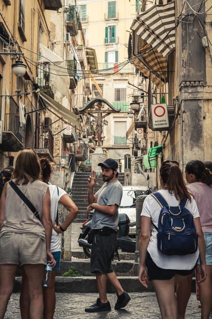 The Neapolitan People, culture, history and folklore - The Guide’s Role