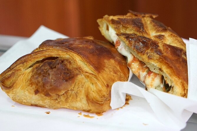 The Original Catania Street Food and Market Tour by Streaty - First stop: Piazza del Duomo and the 10-minute reality check