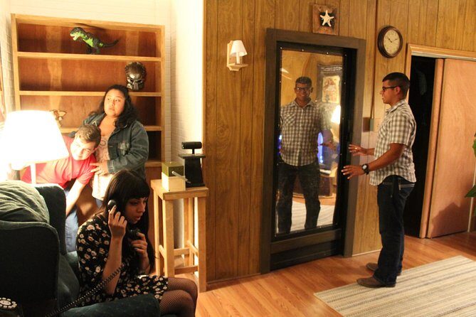 The Other Side: Paranormal Theme Escape Room by Extreme Escape San Antonio - What’s unique about the setting and effects?