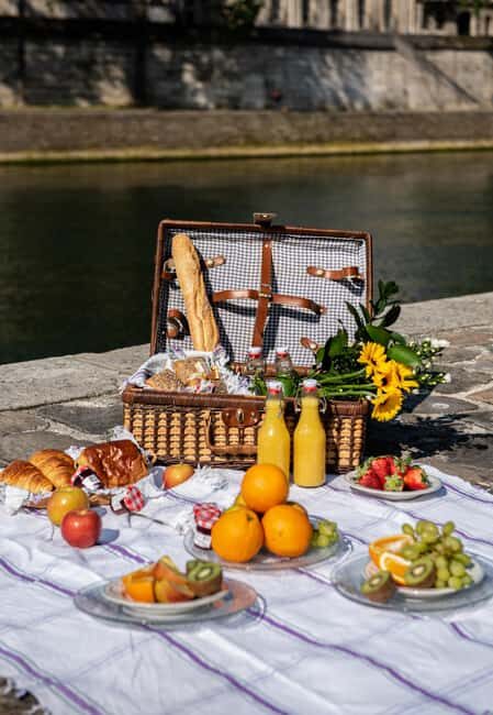 The Parisian Picnic - Key Points