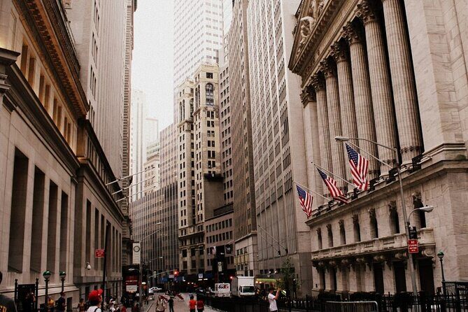 The Ride Theatre Bus and See 30+ NYC Top Sights Walking Tour - What to Expect from the Tour