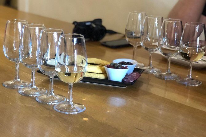 The Santorini Alcoh-all Tour - An Honest Look at the Santorini Alcoh-all Tour