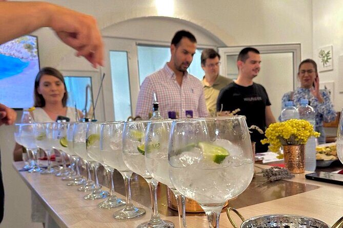 The Smidgin Experience - A Unique Gin & Cocktail Tasting Tour! - Exploring the Gin and Its Production