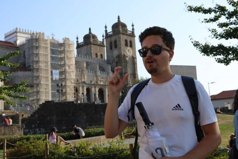 The Soul of Porto: Walking Tour with Food and Wine Tasting - Key Points