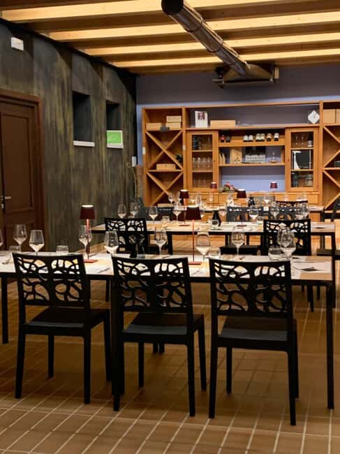 THE TRADITIONS OF VALPOLICELLA: WINE, EVO OIL, AND HONEY TASTING - What to Expect on the Tour